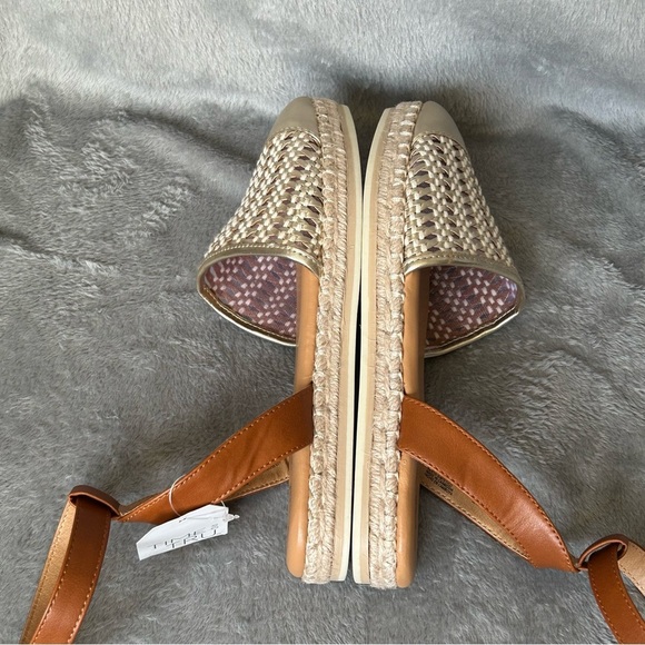 Time And Tru Ankle Strap Shoes Womens Size 7 1/2 Gold Woven Memory Foam - Picture 7 of 9